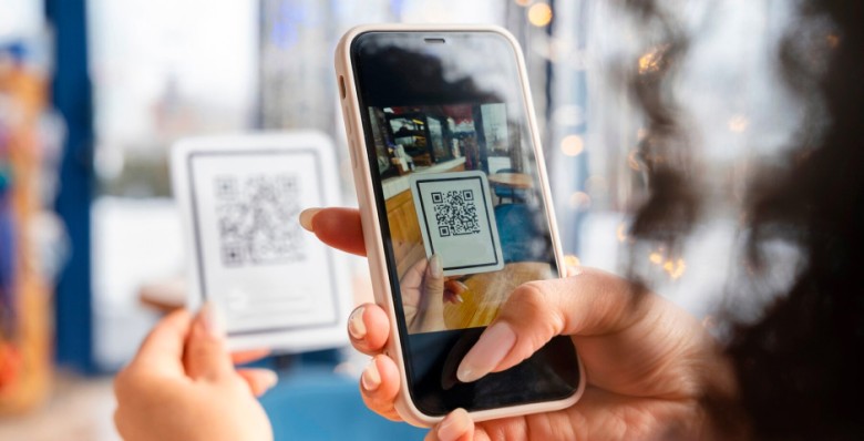 Клиенты банка «Открытие» в три раза чаще стали платить по QR-коду через СБП в 2023 году