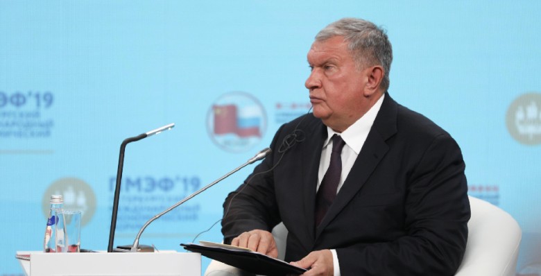Игорь Сечин: курс нацвалюты создает издержки и занижает стоимость нефти в рублях