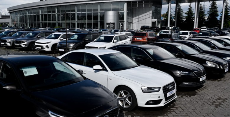 Продажи новых легковых авто в октябре стали рекордными за 3,5 года
