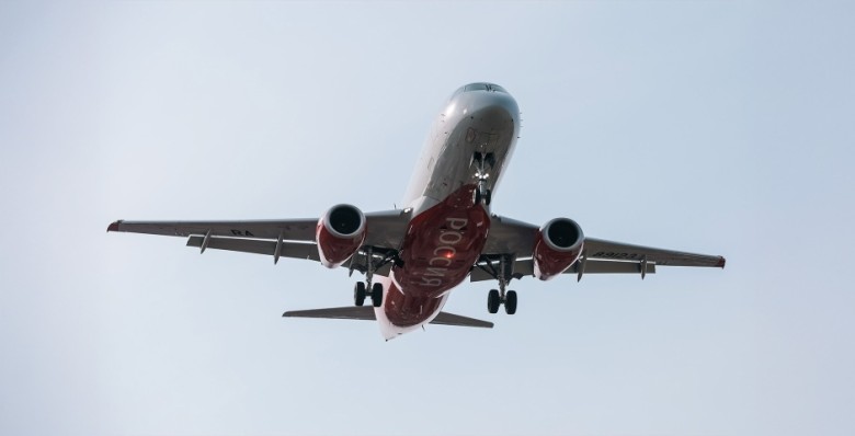 Полностью российский самолет SJ-100 совершил первый полет