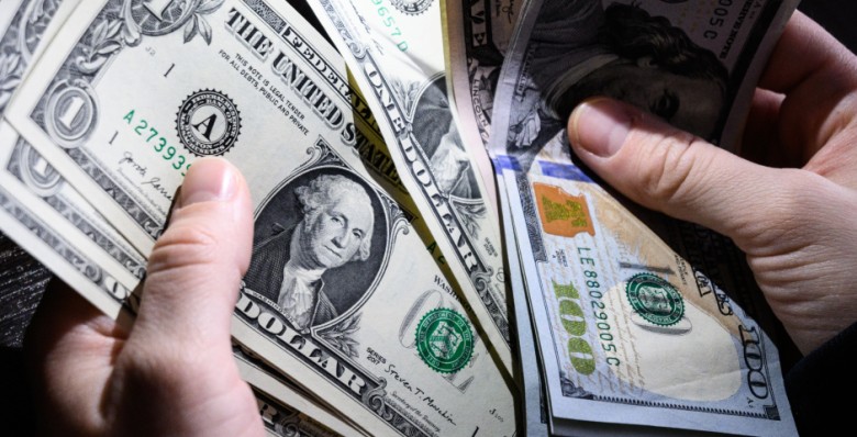 Обязательная продажа валютной выручки продлена на год