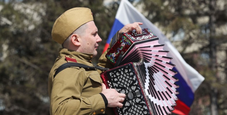 Искусство передают народу-победителю