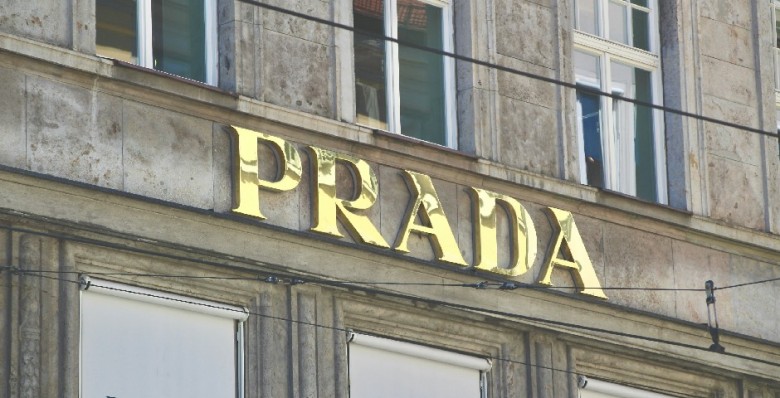Prada может купить Versace