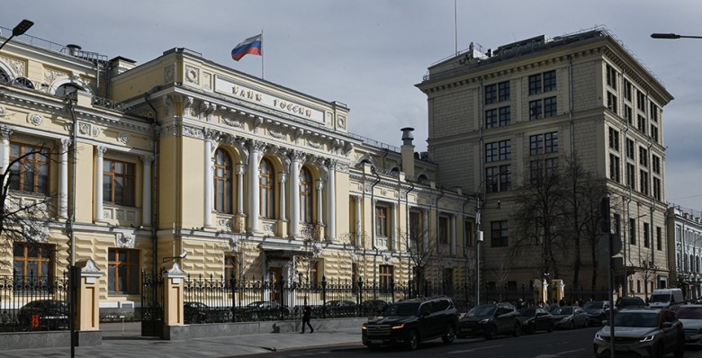 Средняя ставка по вкладам в топ-10 банков опустилась ниже 20% годовых