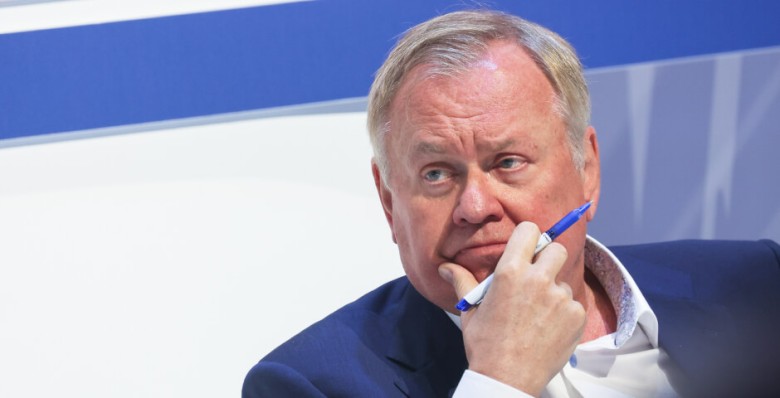 Андрей Костин назвал идею о заморозке вкладов россиян абсурдной
