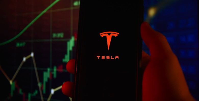 Акции Tesla падают на данных о слабых поставках в III квартале