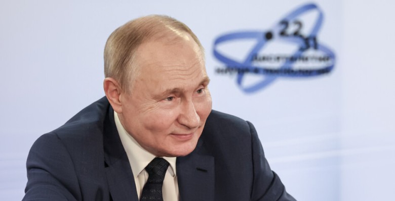 Владимир Путин поручил привлечь в РФ ведущих ученых и поддержать научные разработки
