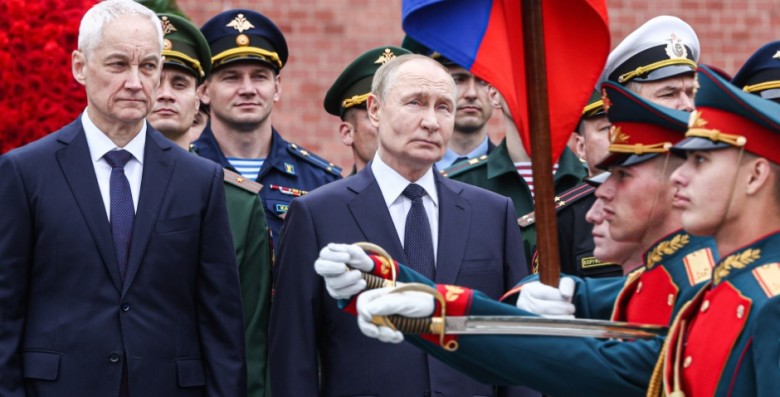 Владимир Путин возложил венок к Могиле Неизвестного Солдата