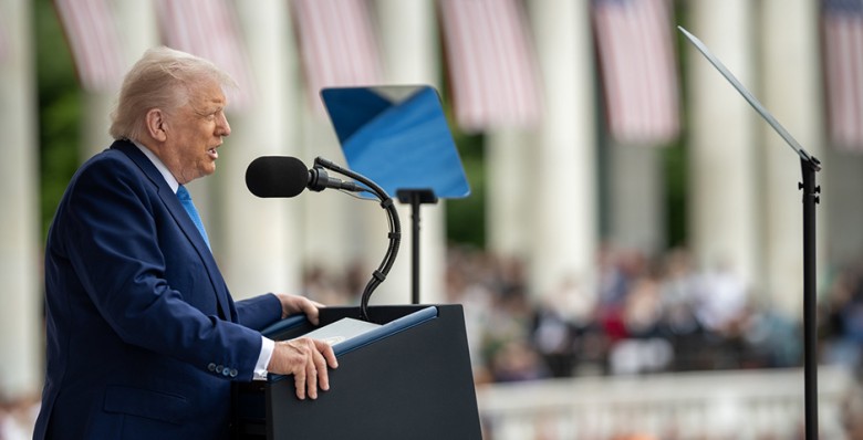 Дональд Трамп запретил въезд в США гражданам 12 стран